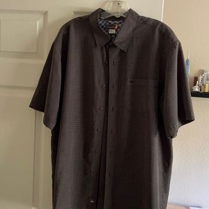 Quiksilver size XL chocolate short sleeve shirt